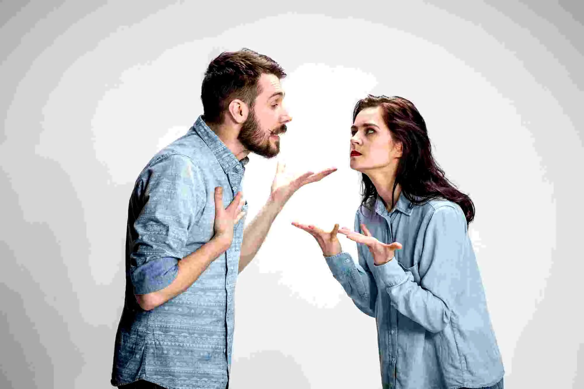 ویژگی‌های مردانی که از تعهد می‌ترسند