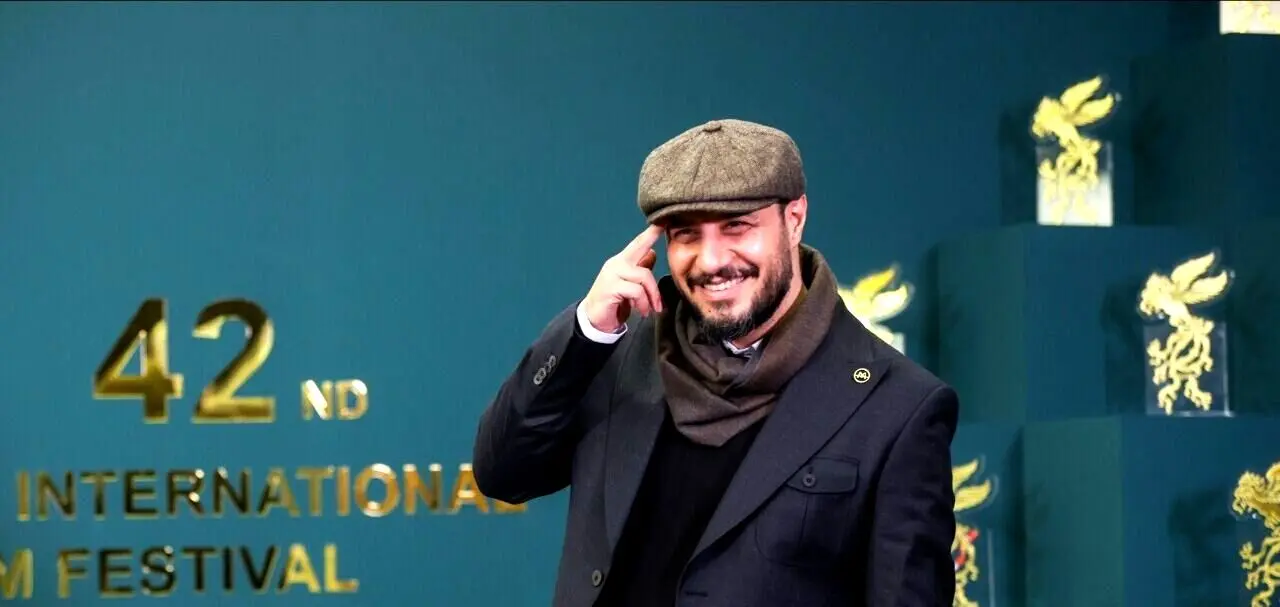 جواد عزتی با تمساح خونی اش آمد؛سوپرایز جواد عزتی برای سینما

