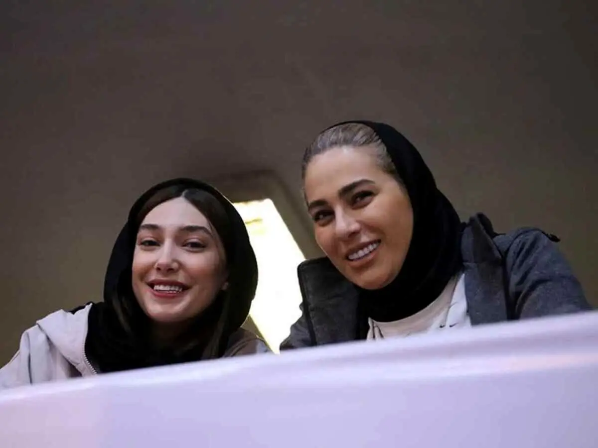 شادی مبینا نعمت‌زاده در کنار ساعی و جام قهرمانی + عکس