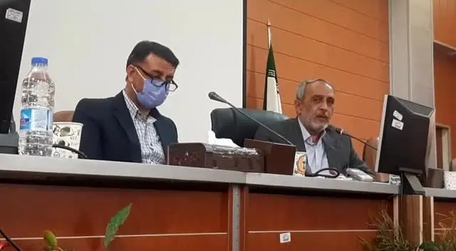 ببینید | حمله تند فرماندار رفسنجان به یک خبرنگار: تکرار کنی توی دهنت می‌زنم!