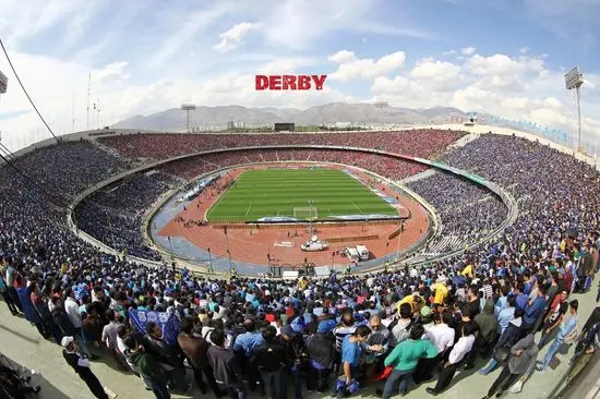 تجمع هواداران استقلال و پرسپولیس در کنار یکدیگر+فیلم