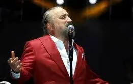 خواننده مشهور حین اجرا درگذشت!