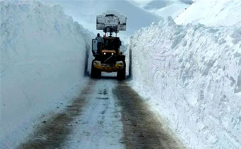 بازگشایی راه تمام روستاهای الیگودرز از محاصره برف