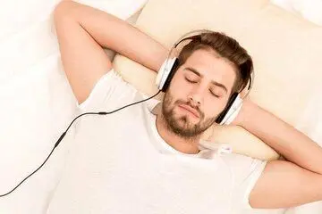 گوش دادن به موسیقی به درمان بیماری‌ کمک می‌کند