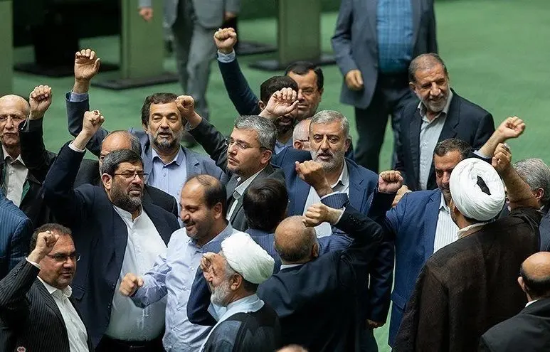 حقوق نمایندگان مجلس بیشتر از ۱۰۰ میلیون تومان است