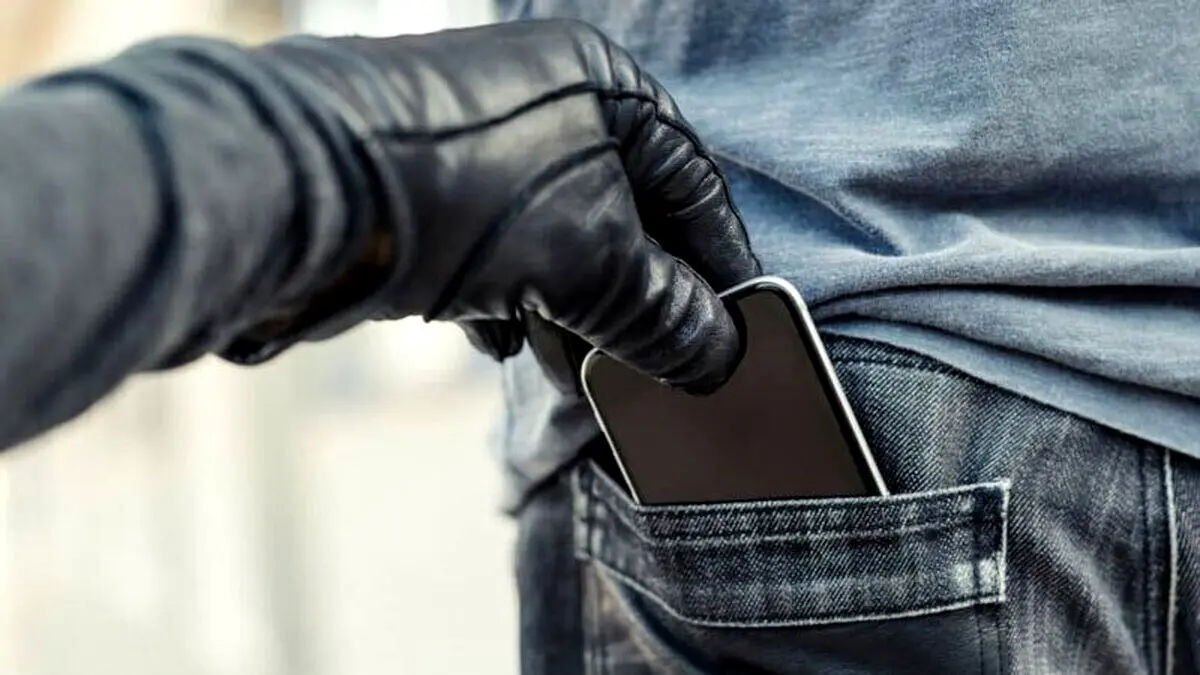 لحظه دزدی موبایل قاپان خشن در خیابان تهران + فیلم

