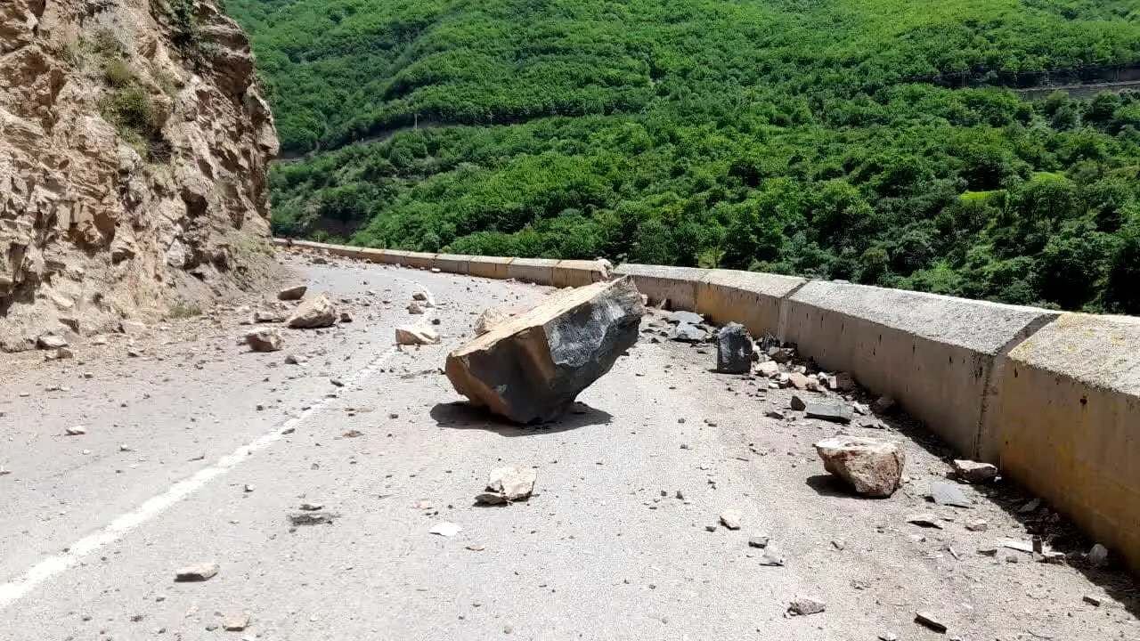 هشدار جدی به مسافران برای سقوط سنگ در کندوان