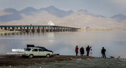 زندگی به دریاچه ارومیه بازگشت / گردشگران در دریاچه ارومیه  +تصویر 

