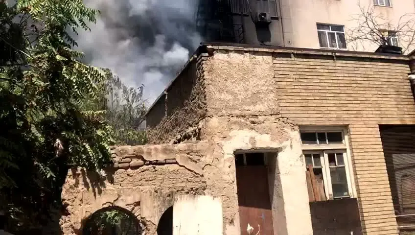 نجات ۲۰ نفر از دل آتش در خیابان ملت‌ 
