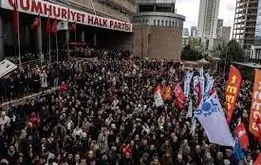 خواستگاری میان تظاهرات ترکیه +فیلم