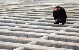 تا این سن مردید؛ قبرتان مجانی است/ برای مرگ هم اجازه باید گرفت