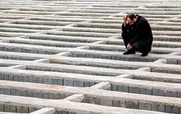 تا این سن مردید؛ قبرتان مجانی است/ برای مرگ هم اجازه باید گرفت