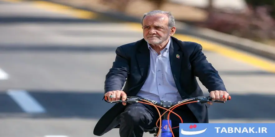 اتفاقی که این روزها برای احمدی نژاد و پزشکیان افتاده است