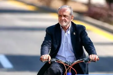پزشکیان دوچرخه سوار شد