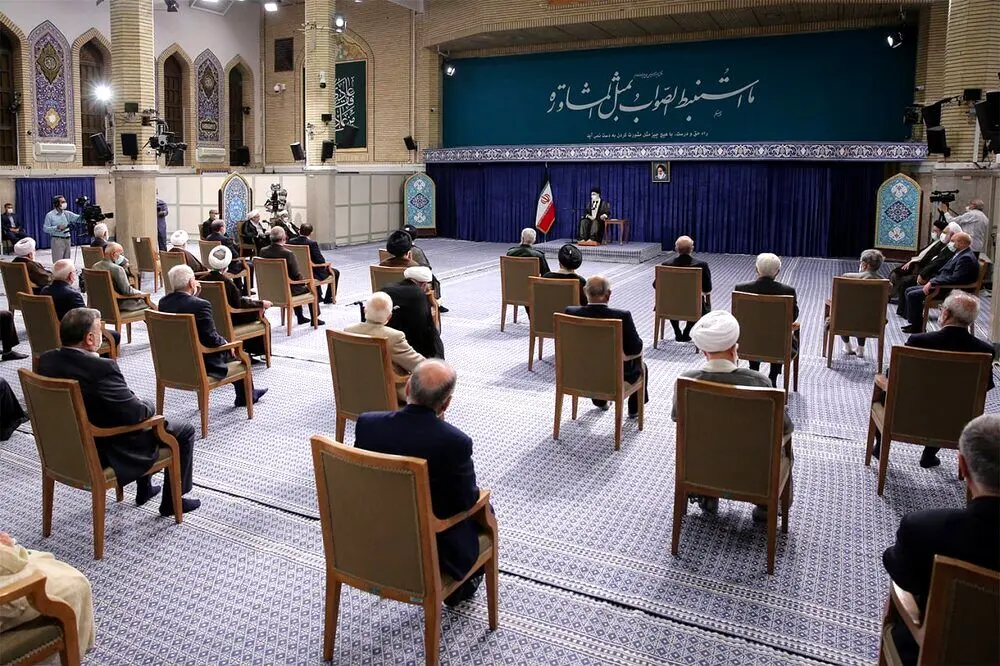 جایگاه معنادار احمدی‌نژاد در دیدار با رهبر انقلاب + عکس