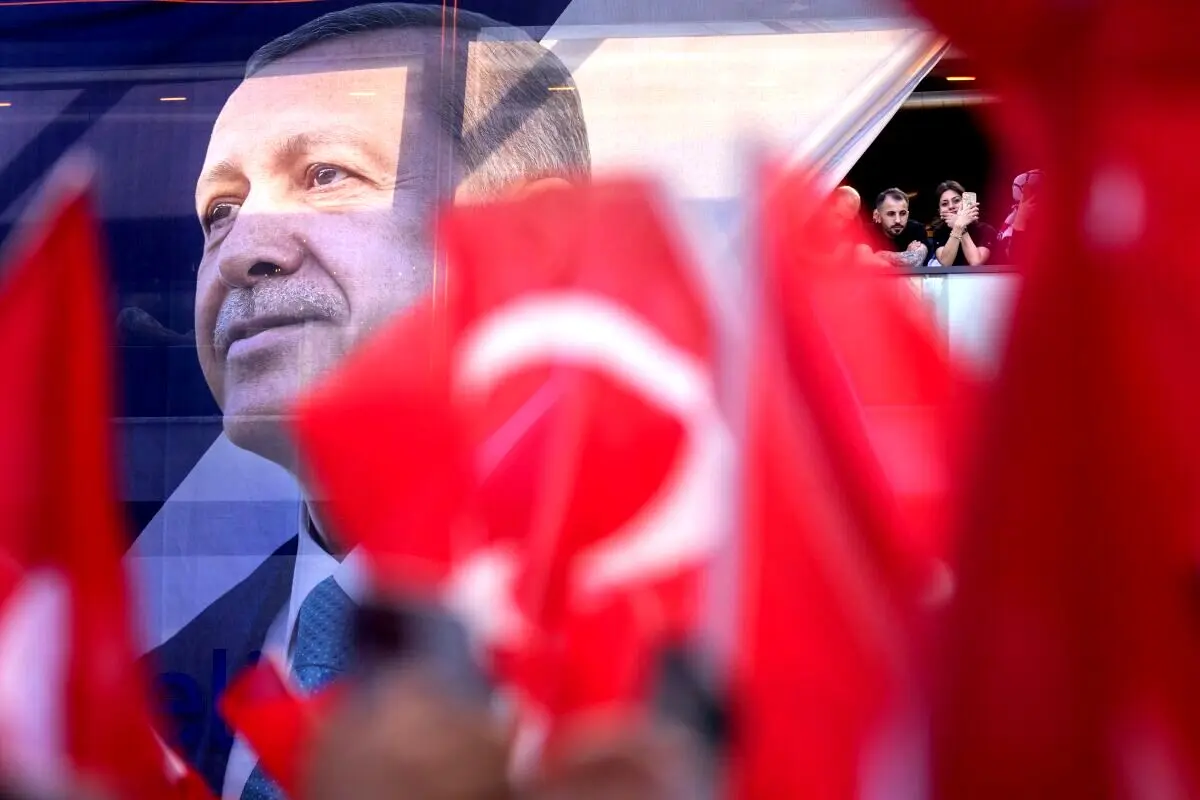 تیم اسکورت عجیب و غریب اردوغان در ترکیه جنجال برانگیز شد + فیلم

