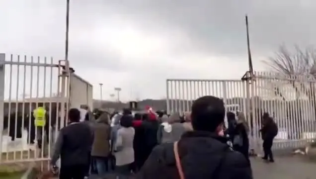 ویدئو | لحظه ورود بانوان تماشاگر به ورزشگاه آزادی