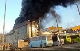 ببینید / تصاویری از آتش‌سوزی در کارخانه شرکت کاله واقع در شهر آمل
