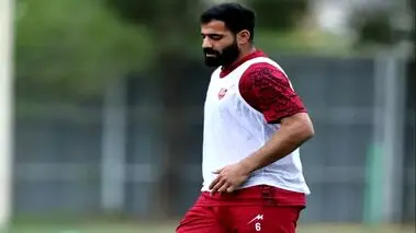 رقص معروف حسین کنعانی مقابل هواداران پرسپولیس/ ویدئو
