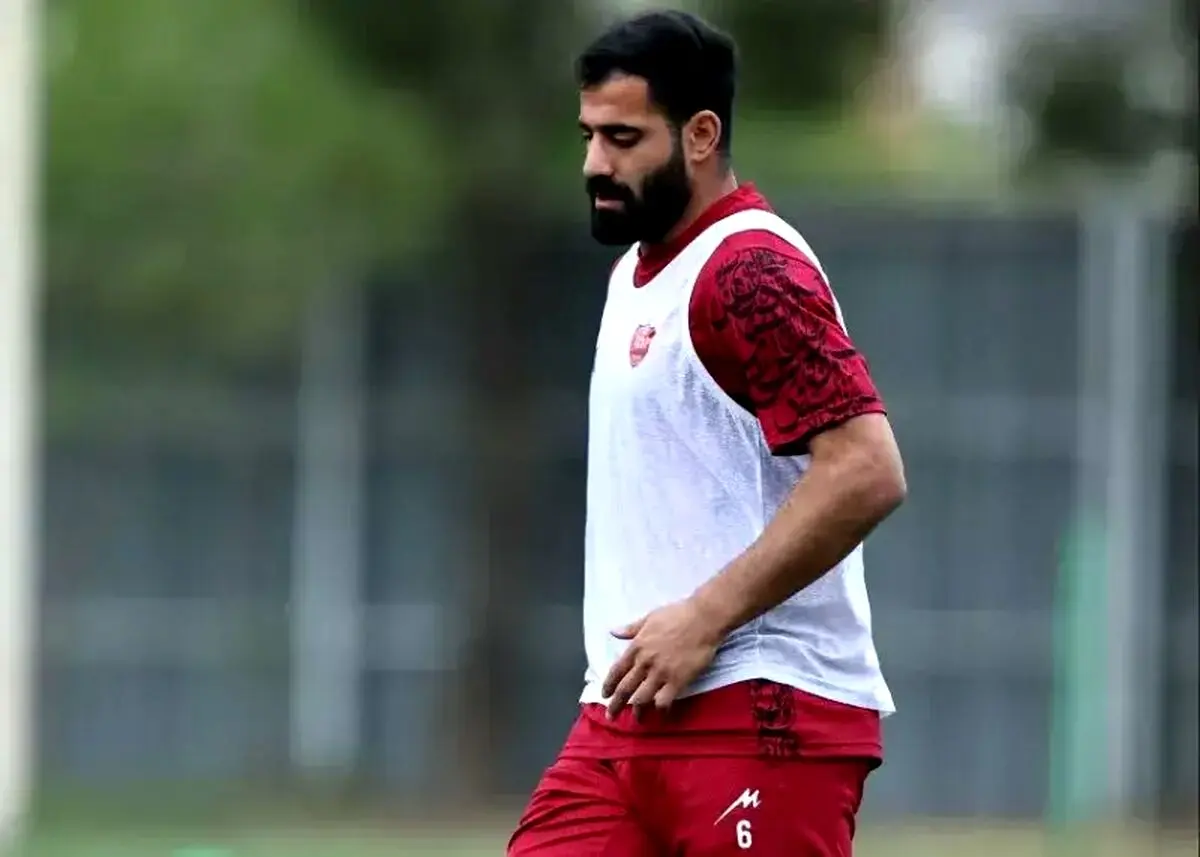 رقص معروف حسین کنعانی مقابل هواداران پرسپولیس/ ویدئو
