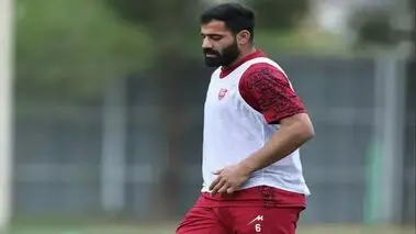 رقص معروف حسین کنعانی مقابل هواداران پرسپولیس/ ویدئو
