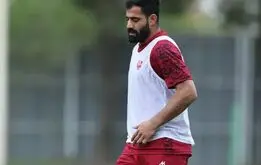 رقص معروف حسین کنعانی مقابل هواداران پرسپولیس/ ویدئو
