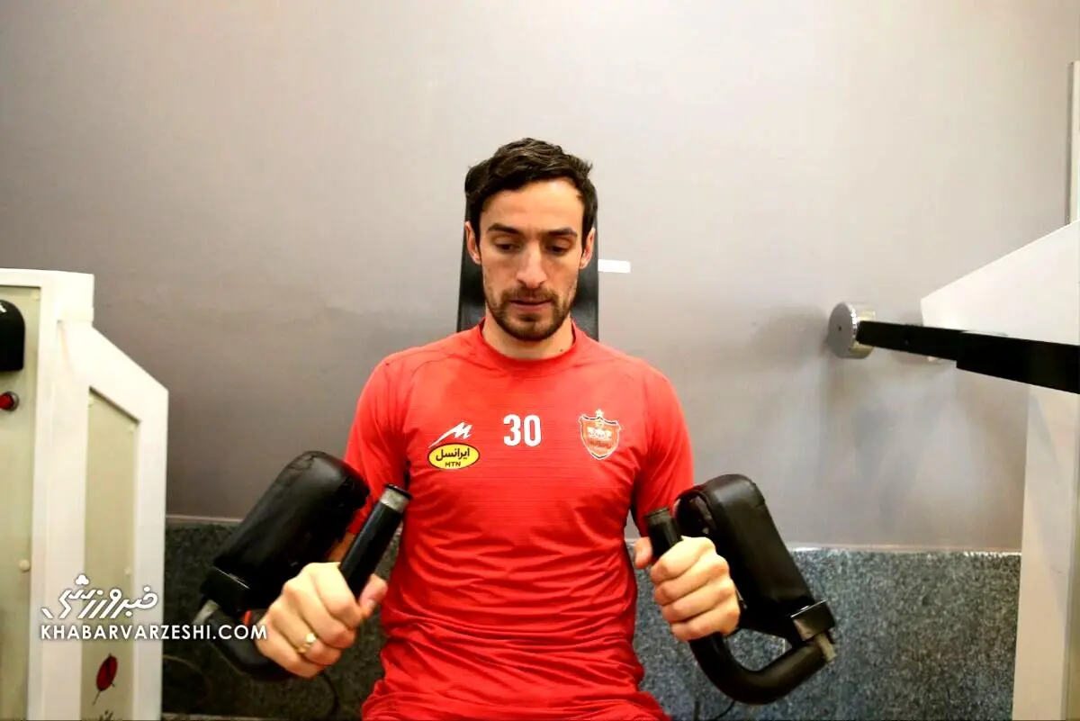 خطر از بیخ گوش پرسپولیس گذشت؛ پیشنهاد سپاهان روی هوا!