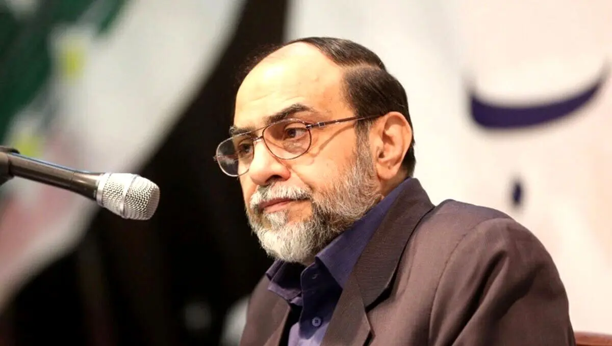 توهین رحیم پور ازغدی با استناد به یک خبر جعلی: ترامپ محل دقیق بوسه را مشخص کرد