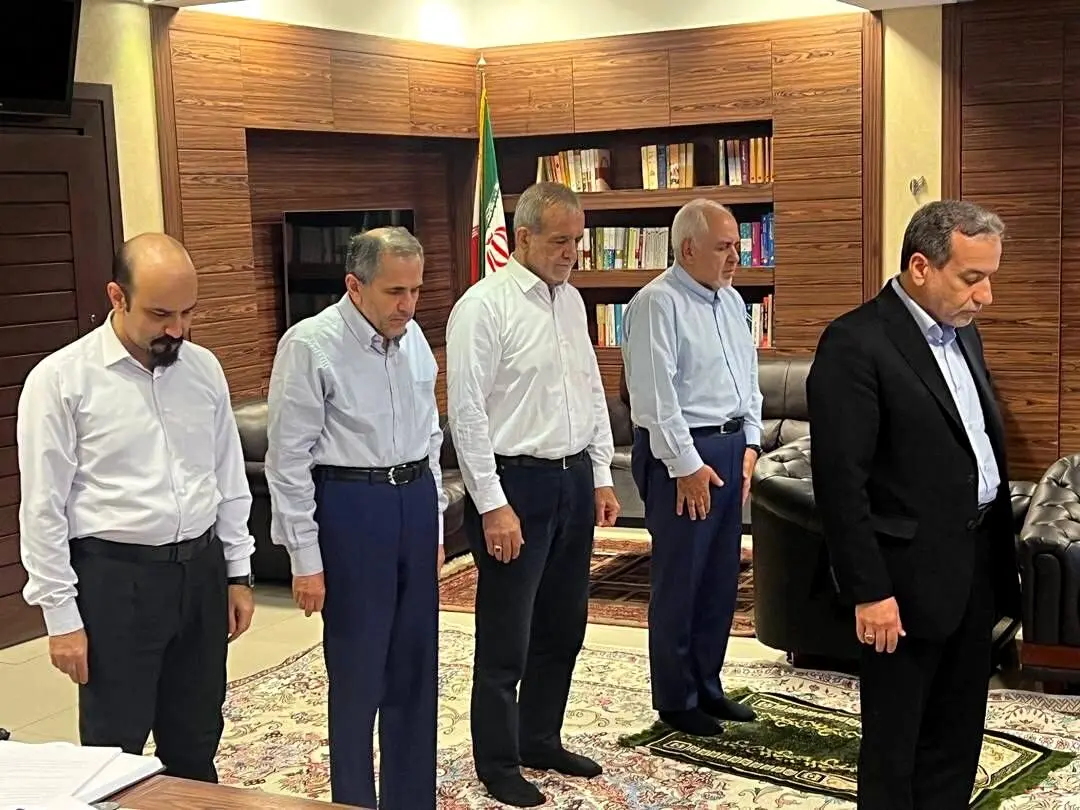 چه کسانی با عراقچی به عمان رفتند؟

