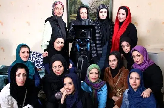 سحر قریشی و ملیکا شریفی‌نیا در «پانسیون دختران»

