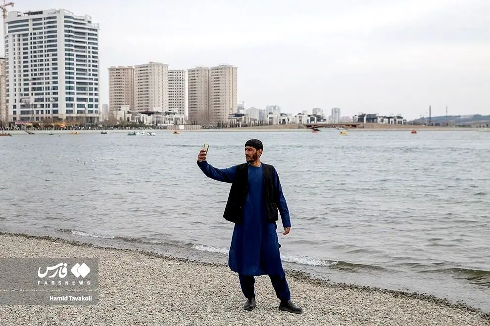 در دریاچه چیتگر چه خبر است؟ بهت مردم از قدرت نمایی افغانی‌ها در دریاچه چیتگر +فیلم