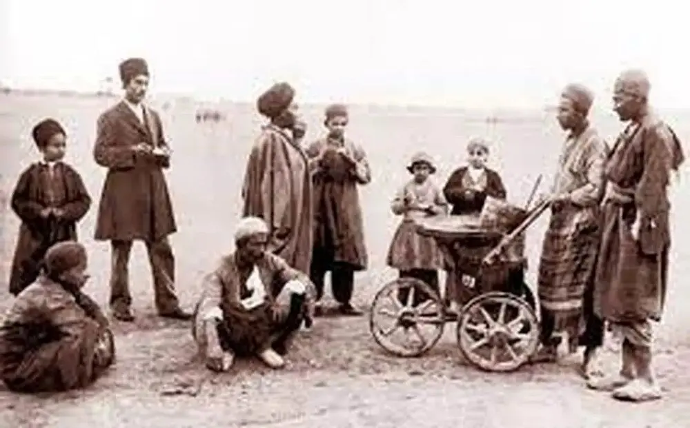 مدل موی عجیب مردان در دوران قاجار +عکس