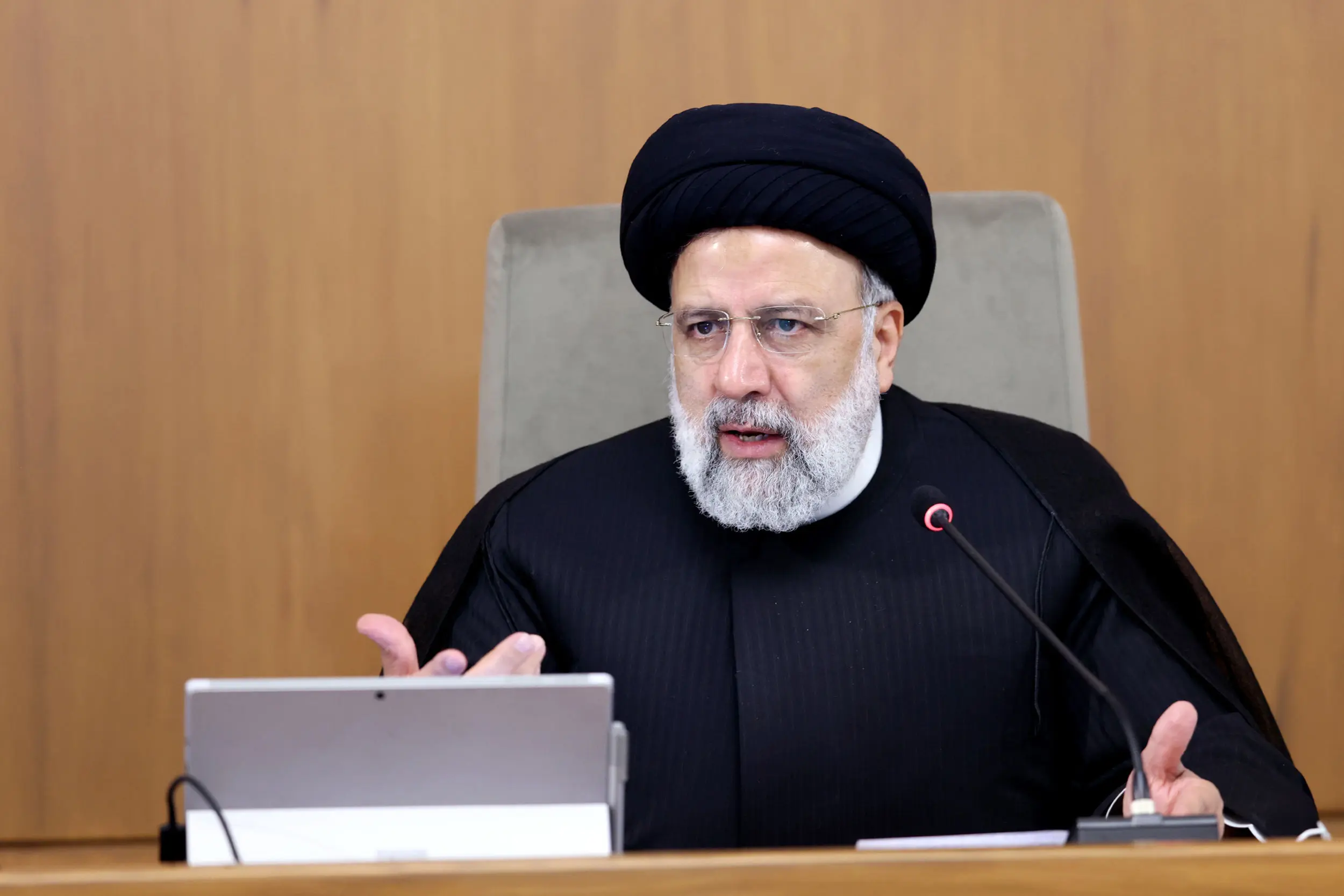 ابراهیم رئیسی ؛  بساط کشف حجاب  جمع خواهد شد
