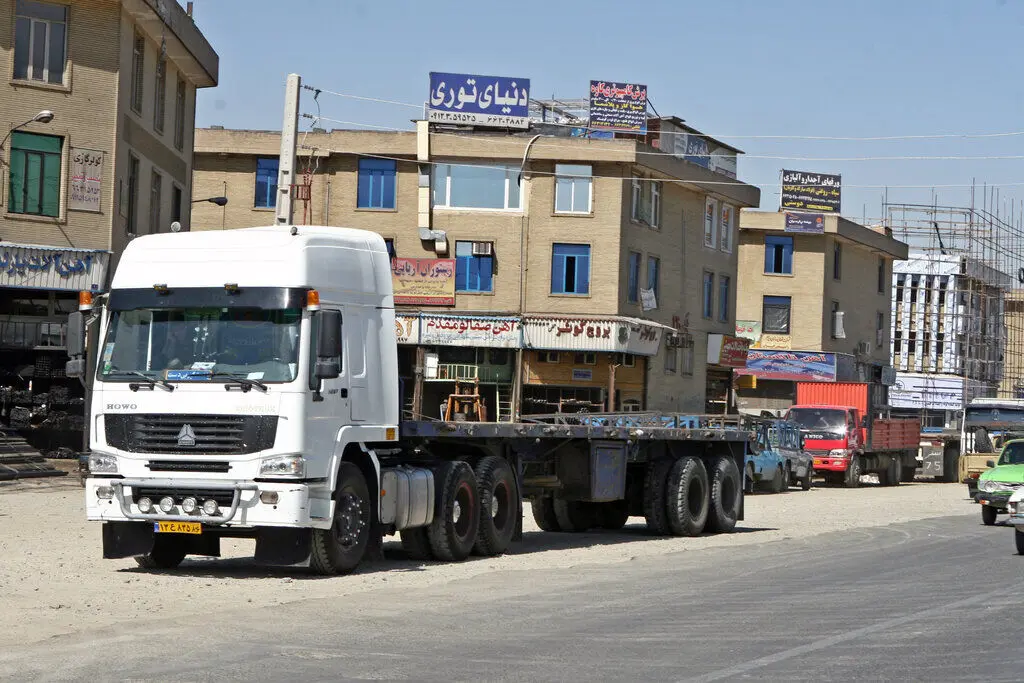 اعتصاب کامیون داران بحرانی شد/ سه‌نرخی‌شدن گازوئیل؛ گره‌گاه اعتصاب کامیون‌داران
