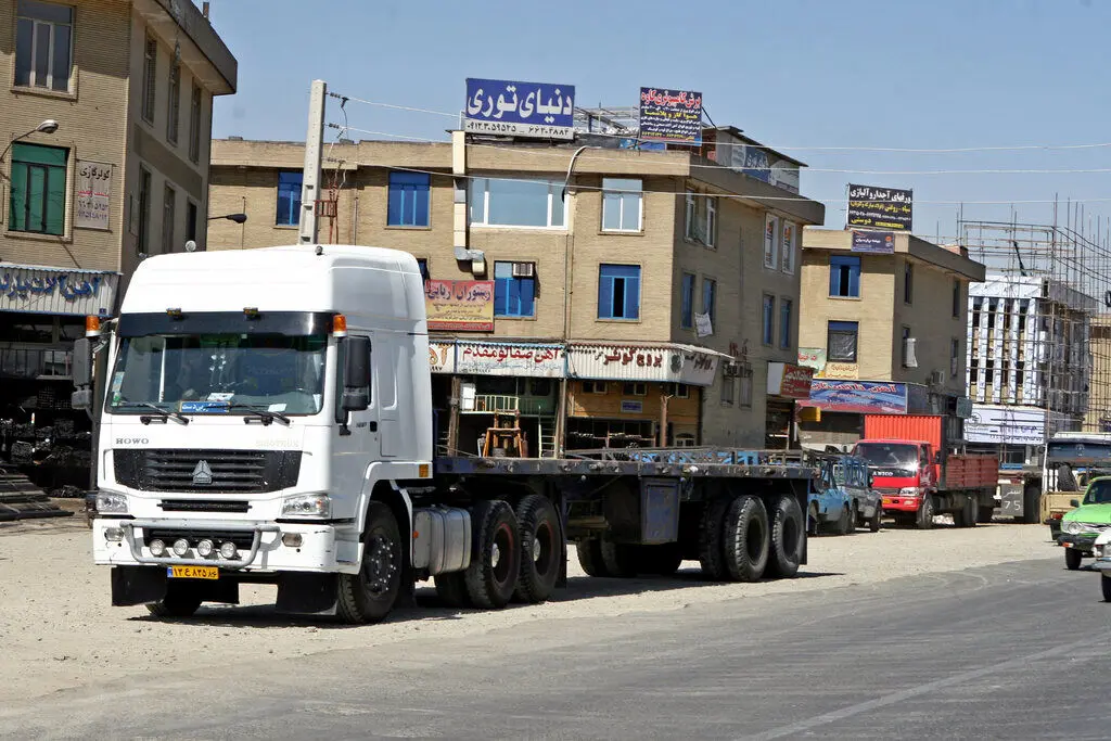 اعتصاب کامیون داران بحرانی شد/ سه‌نرخی‌شدن گازوئیل؛ گره‌گاه اعتصاب کامیون‌داران