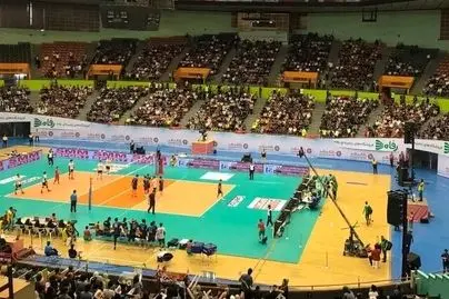 سالن دوازده هزار نفری آزادی با موشک تخریب شد

