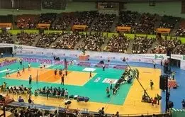 سالن دوازده هزار نفری آزادی با موشک تخریب شد

