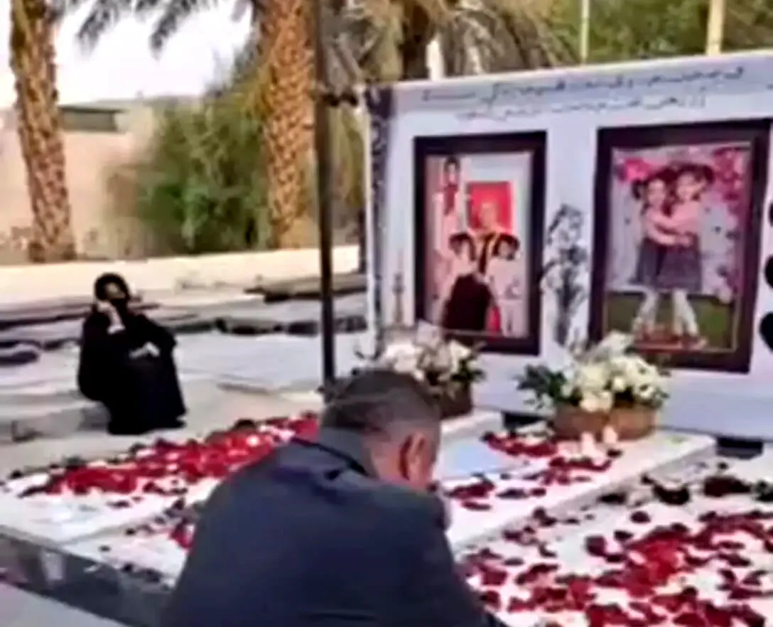 حضور پدر خانواده بر مزار سه فرزندش بعد از اعدام قاتل + فیلم