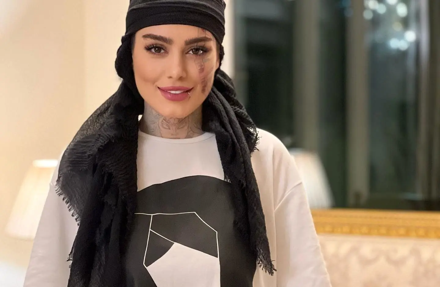 سحر قریشی در مسجد آبی : التماس دعا + عکس خاص