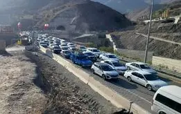 جاده چالوس از شدت ترافیک قفل شد