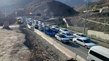 جاده چالوس از شدت ترافیک قفل شد