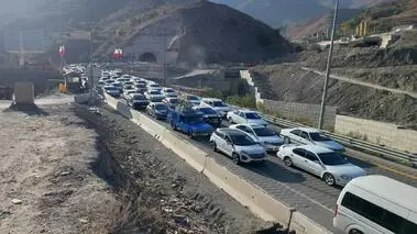 جاده چالوس از شدت ترافیک قفل شد