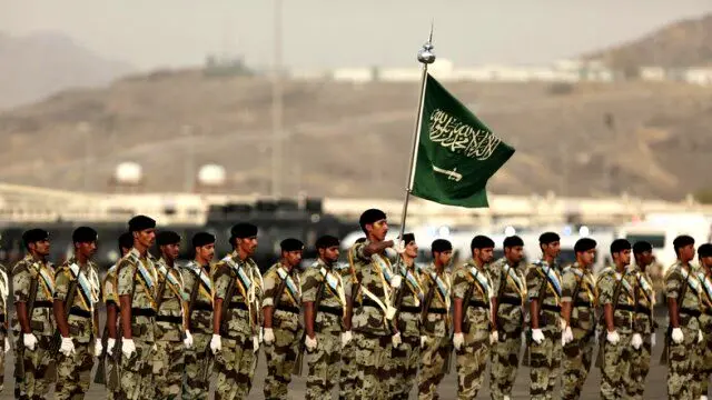 افسران زن در رژه نیروهای نظامی در عربستان! + عکس

