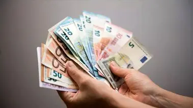 قیمت دلار و یورو امروز چهارشنبه ۹ مهر ۱۴۰۴ / یورو ۲ هزار تومان گران شد