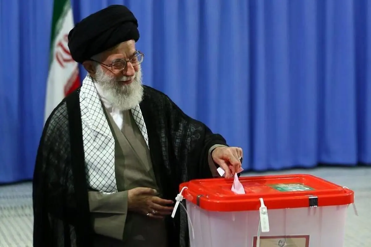 رهبر انقلاب رای خود را به صندوق انداختند
