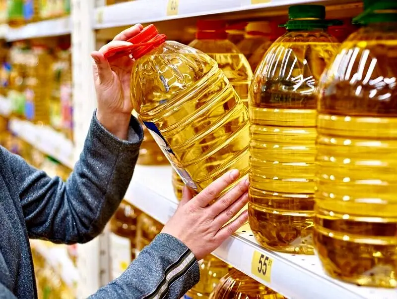 توقیف محموله ۸ تنی روغن نباتی احتکاری در خیابان شوش