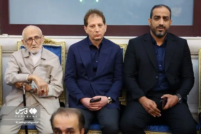 بابک زنجانی در مراسم ترحیم علی اکبر انصاری مالک بانک آینده+ عکس

