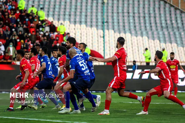 دربی با حضور تماشاگران برگزار می‌شود؟