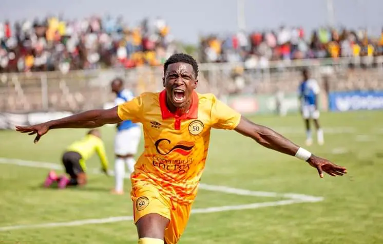 عجیب‌ترین جایزه فوتبال جهان | بهترین بازیکن لیگ، ۵ شانه تخم‌مرغ جایزه گرفت! + تصاویر
