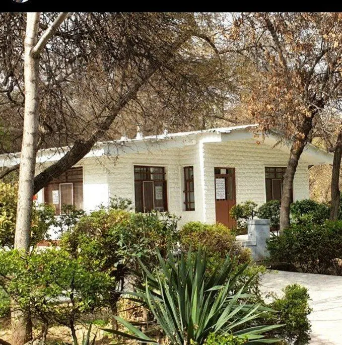 تصویر  جنجالی امیررضا خادم از نمازخانه پارک قیطریه